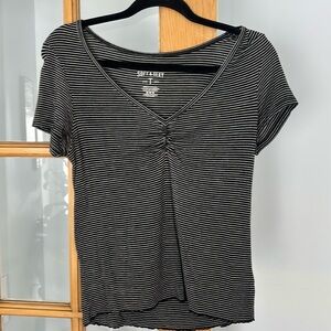 Like new women’s size medium shirt black and white AEO brand